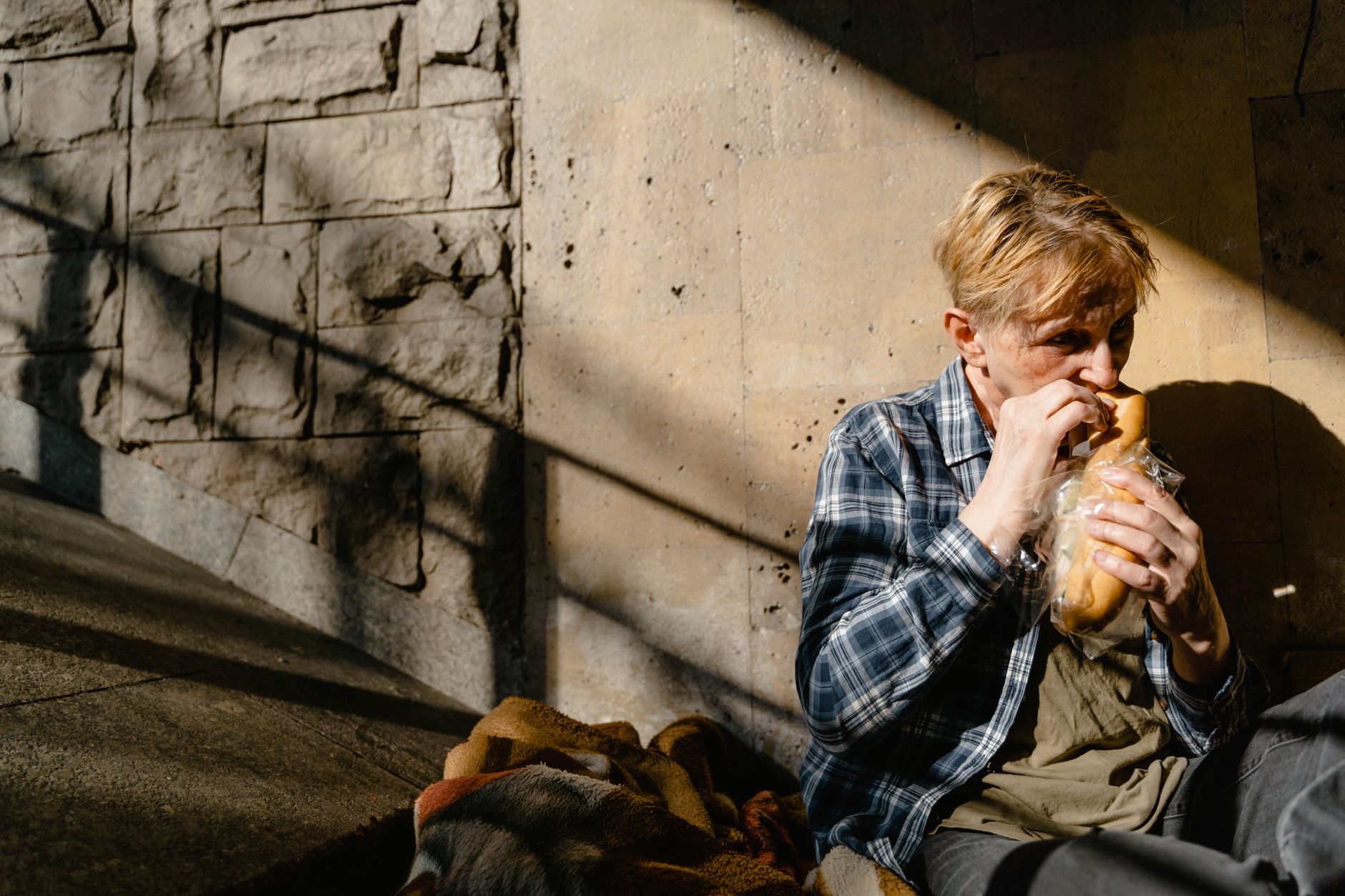 Ilustracja: How to Help Homeless People: A Practical UK Guide How to Help Homeless People: A Practical UK Guide - zdjecie w tresci