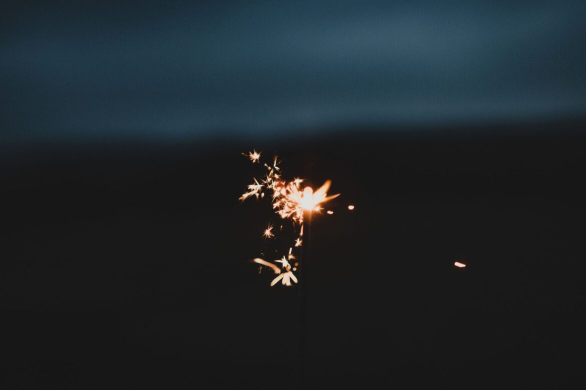 The British Tradition of Guy Fawkes: Bonfire Night in Local UK Communities - ilustracja artykulu