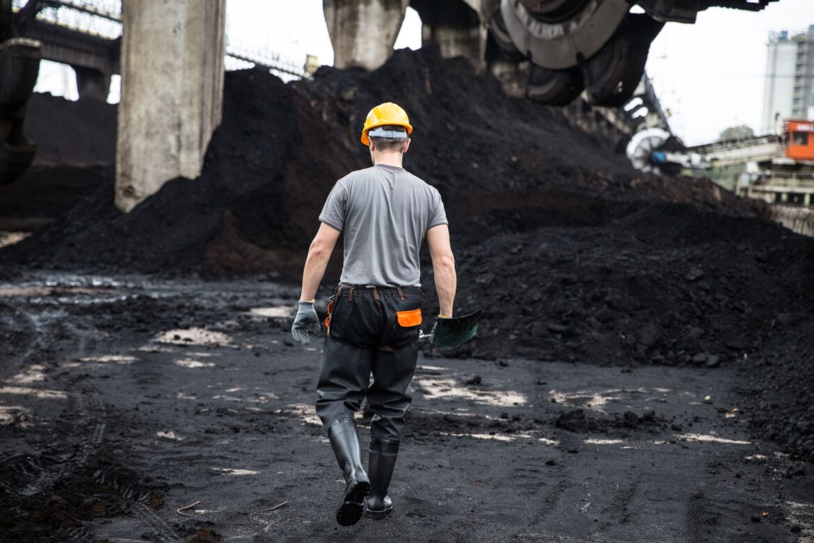 Coal Worker Pneumoconiosis Support: A Practical Guide for UK Mining Families - ilustracja artykulu