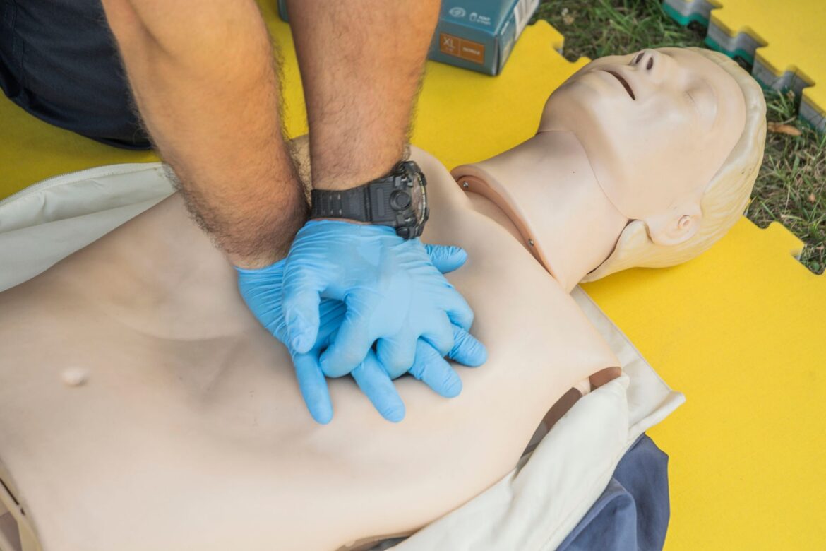 Community First Aid Training Funding: How UK Groups Pay for Lifesaving Skills - ilustracja artykulu